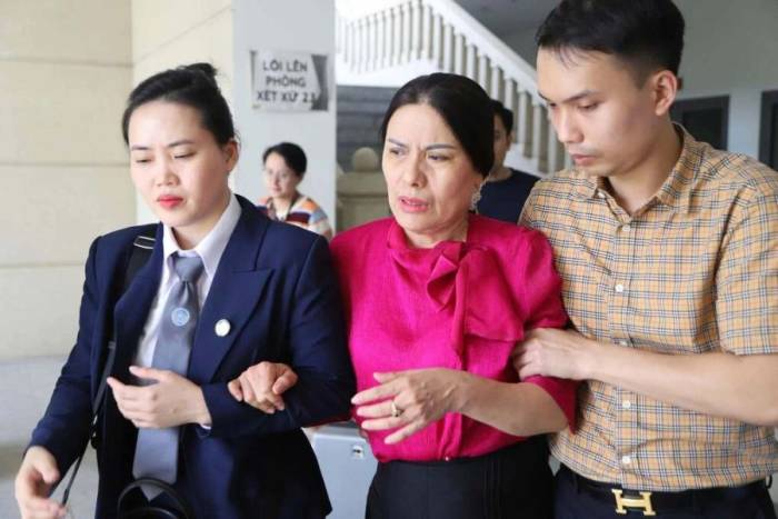 Bà Bình tại phiên tòa sáng 11/9. Ảnh: Danh Lam