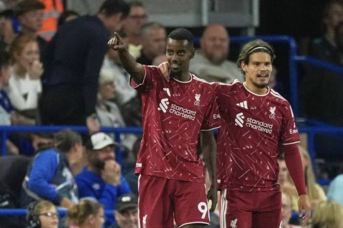 Alexander Isak (trái) mừng bàn cùng Milos Kerkez trong trận Liverpool thắng Ipswich Town 2-0 ở vòng ba Ngoại hạng Anh trên sân Portman Road, Ipswich, Suffolk, Anh ngày 4/9/2026. Ảnh: AP
