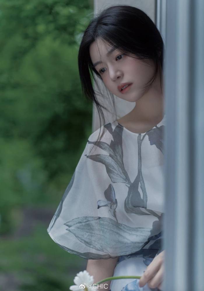 Trần Nghiên Hy ở tuổi 43. Ảnh: Chic