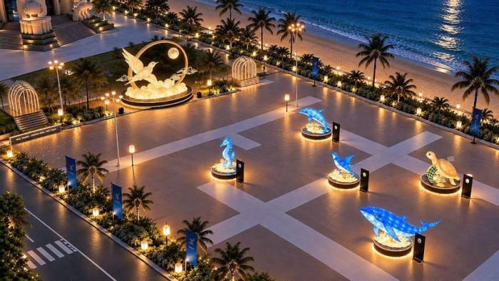 Không gian trưng bày mascot khổng lồ bên bờ biển Nha Trang. Ảnh: Sở Văn hóa, Thể thao và Du lịch Khánh Hòa