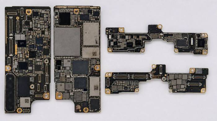 Bo mạch được cho là của iPhone gập. Ảnh: X/LusiRoy7