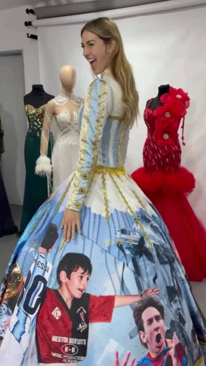 Hoa hậu Argentia mặc đầm in hình Messi tại Miss World