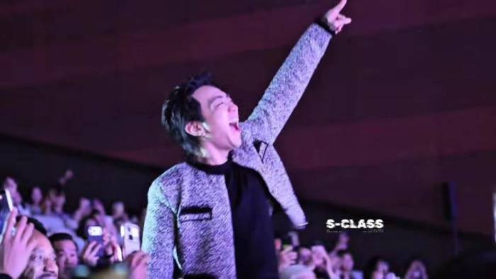 Soobin hát cùng fan tại sự kiện ra mắt phim về concert
