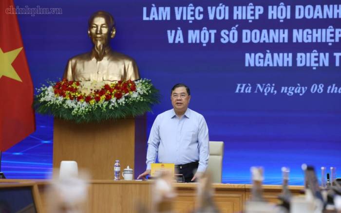 Phó thủ tướng Thường trực Phạm Gia Túc phát biểu tại cuộc họp với đại diện một số doanh nghiệp xuất khẩu lớn, ngày 8/9. Ảnh: VGP