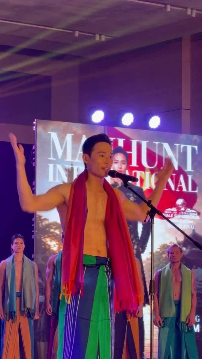 Trần Tiến Dũng hô tên và giới thiệu bản thân tại Manhunt International 2026