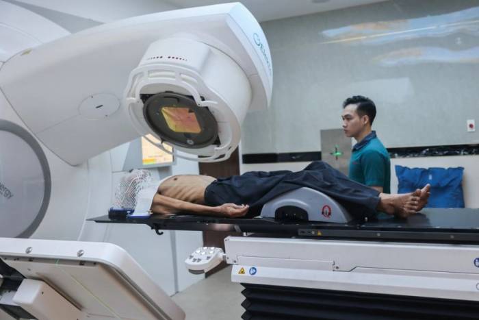 Một bệnh nhân đang xạ trị ung thư. Ảnh: Quỳnh Trần