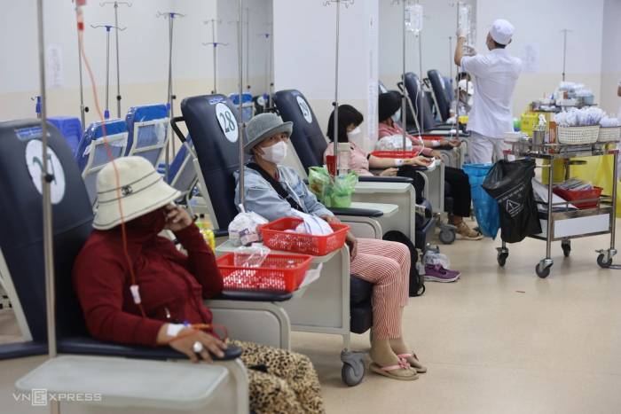 Bệnh nhân hóa trị tại Bệnh viện Ung Bướu TP HCM cơ sở 2. Ảnh: Quỳnh Trần