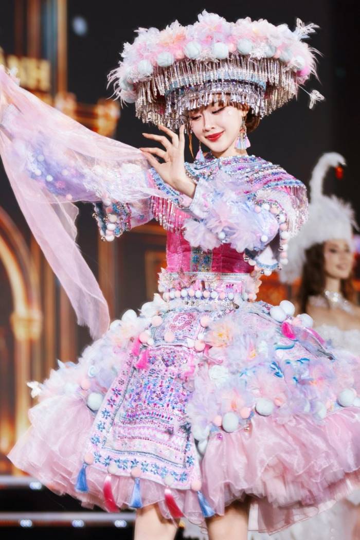 Màn trình diễn 'Dance of the World' của Bảo Ngọc