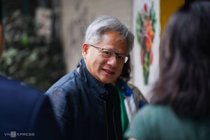 CEO Nvidia Jensen Huang tại Hà Nội ngày 6/12/2024 Ảnh: Hoàng Giang