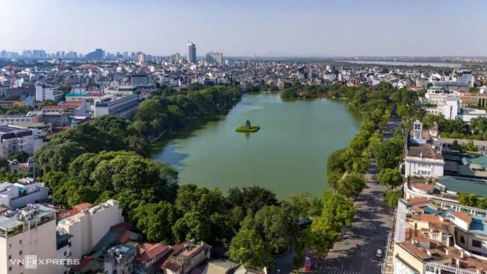 Hồ Gươm nhìn từ trên cao. Ảnh: Giang Huy
