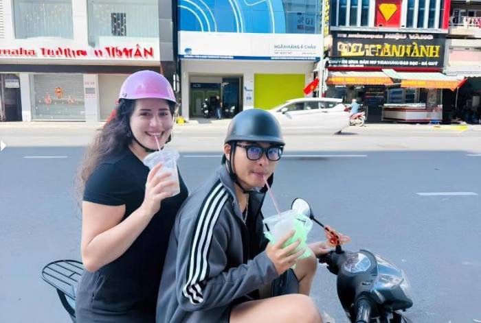 Khải đưa Karin đi chơi ở TP Hà Giang, năm 2025. Ảnh nhân vật cung cấp