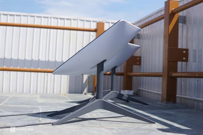 Thiết bị Internet vệ tinh Starlink của SpaceX trong lần thử nghiệm tại Hoà Lạc, Hà Nội, tháng 10/2023. Ảnh: Lưu Quý