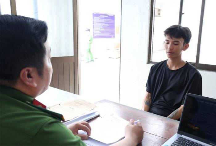 Huỳnh Nhật Hào tại cơ quan điều tra. Ảnh: Dương Đông