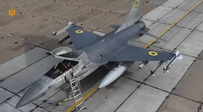 Tiêm kích F-16 Ukraine với 4 tên lửa tầm ngắn AIM-9L/M trên cánh. Ảnh: Không quân Ukraine