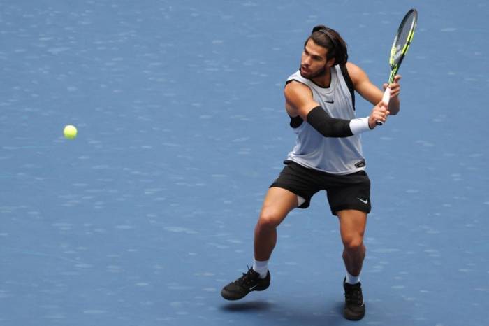 Alcaraz trả bóng trong trận thắng Tommy Paul 6-4, 6-3, 6-4 ở vòng bốn Mỹ Mở rộng tại sân Arthur Ashe, Trung tâm Quần vợt Quốc gia Billie Jean King, Flushing Meadows, New York, Mỹ ngày 6/9/2026. Ảnh: AP