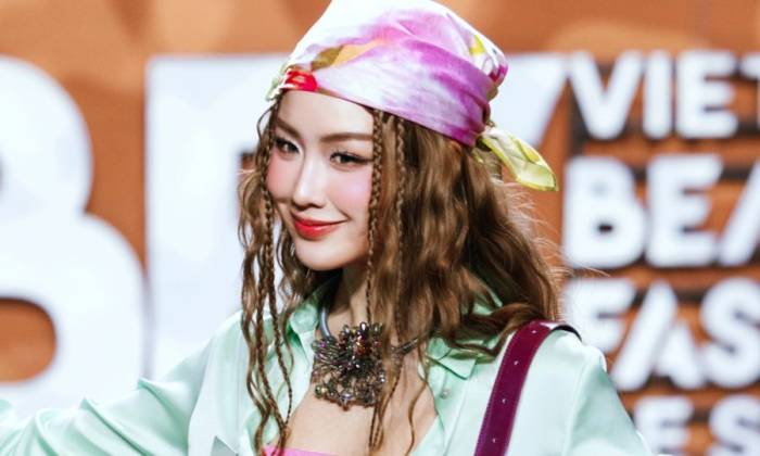 Bảo Ngọc tinh nghịch với thời trang Y2K trên sàn diễn Miss World