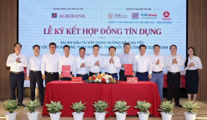 Lễ ký kết hợp đồng tài trợ vốn tín dụng cho dự án ngày 16/9. Ảnh: Agribank