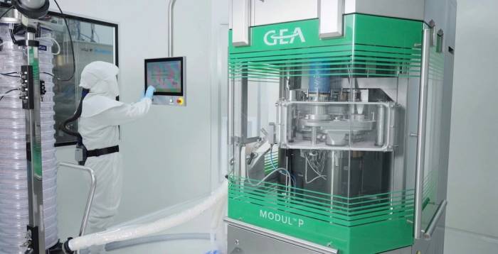 Sản xuất thuốc tại nhà máy của Stellapharm. Ảnh: Doanh nghiệp cung cấp