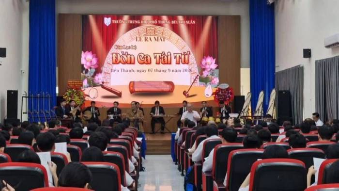 Trường đưa đờn ca tài tử vào dạy