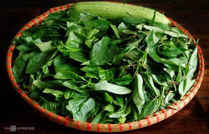 Rau xanh giàu dưỡng chất tốt cho sức khỏe xương. Ảnh: Bùi Thủy