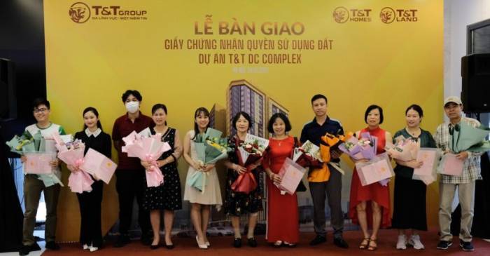 Lễ bàn giao giấy chứng nhận quyền sử dụng đất tại dự án T&T DC Complex. Ảnh: T&T Group