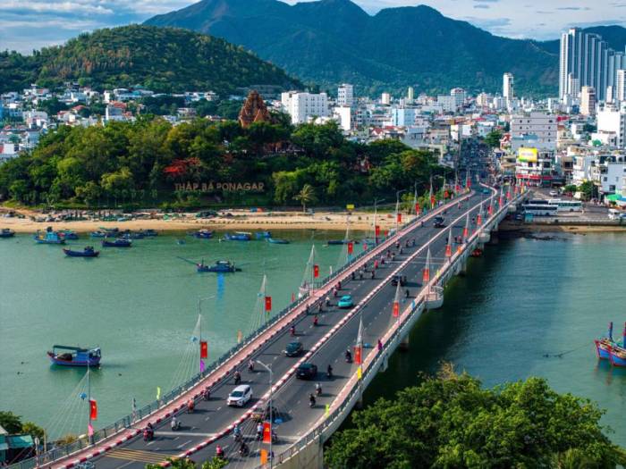 Mạng lưới giao thông liên vùng giúp Nam Nha Trang đón trọn dòng giao thương lẫn du khách. Ảnh: Minh Tú