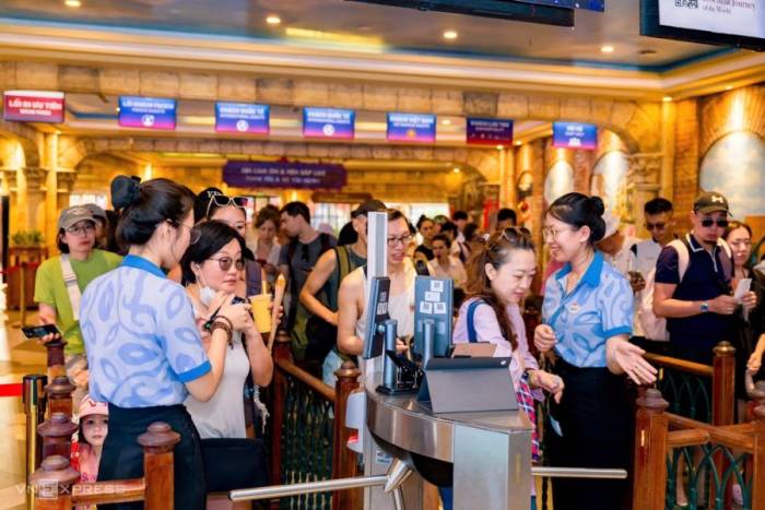 Du khách chờ lên cáp treo Hòn Thơm, Phú Quốc dịp Tết Nguyên đán 2026. Ảnh: Trần Thanh