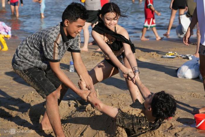 Biển Vũng Tàu lễ 30/4. Ảnh: Trường Hà