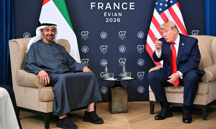 Tổng thống UAE Mohamed bin Zayed Al Nahyan (trái) và Tổng thống Mỹ Donald Trump trong cuộc gặp bên lề hội nghị thượng đỉnh G7 ở Pháp hôm 16/6/2026. Ảnh: AFP