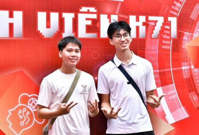 Tân sinh viên nhập học Đại học Bách khoa Hà Nội hôm 25/8. Ảnh: HUST
