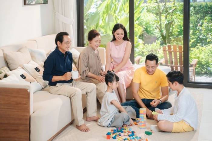 Gia đình nhiều thế hệ tận hưởng cuộc sống tại Izumi City. Ảnh: Nam Long