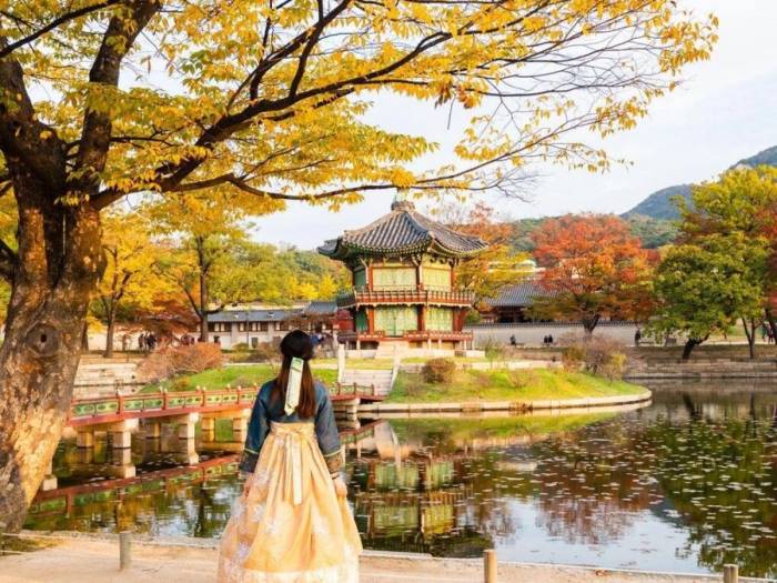Một góc chụp ở đình Gyeonghoeru. Ảnh: Velt