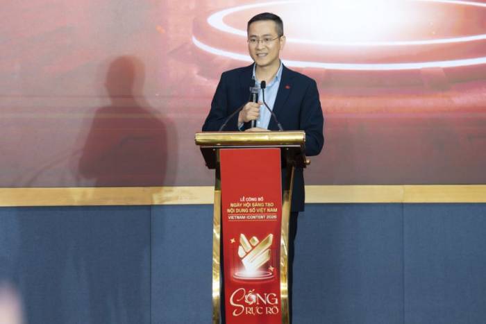 Ông Ngô Anh Tuấn, Giám đốc Cao cấp Gắn kết khách hàng, Khối Ngân hàng bán lẻ Techcombank, chia sẻ tại buổi lễ. Anht: Tùng Đinh