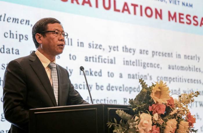 Thứ trưởng Lê Xuân Định phát biểu tại Hội thảo Bán dẫn Việt Nam - Nhật Bản 2026. Ảnh: VJU