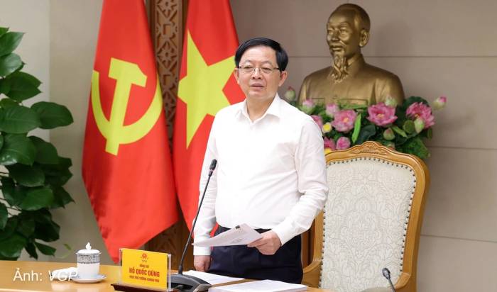 Phó thủ tướng Hồ Quốc Dũng phát biểu tại cuộc họp về dự án Luật Đất đai sửa đổi, sáng 21/9. Ảnh: VGP