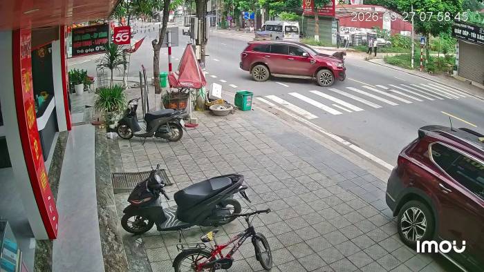 Ôtô quay đầu bất ngờ, va chạm xe máy đi cùng chiều