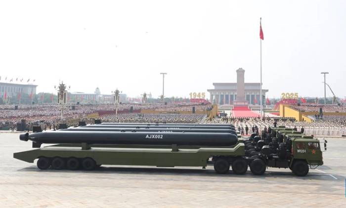 UUV mang tên ma AJX002 trong lễ duyệt binh tại Bắc Kinh, Trung Quốc tháng 9/2025. Ảnh: Xinhua