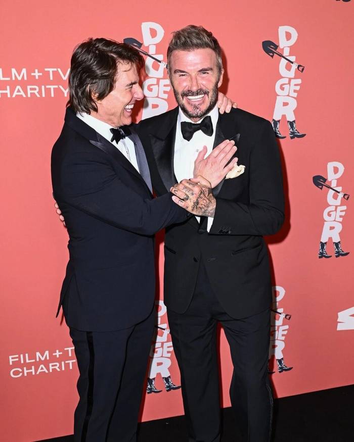 Cựu danh thủ David Beckham (phải) - bạn lâu năm của Tom Cruise - trên thảm đỏ ra mắt phim Digger. Ảnh: Instagram Tom Cruise