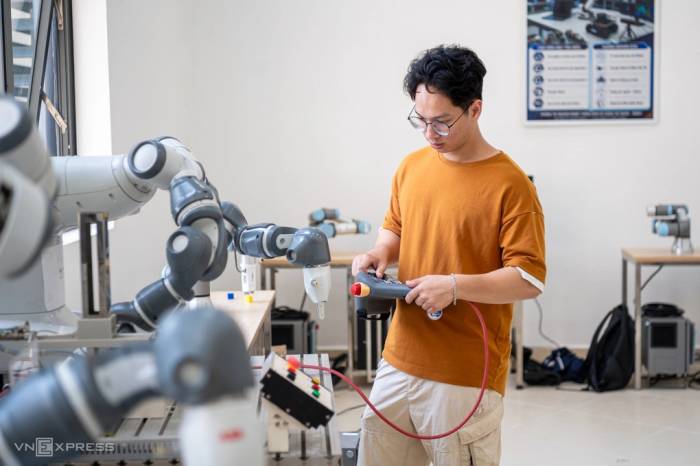 Học viên cao học tại trường Đại học Công nghệ, Đại học Quốc gia Hà Nội. Ảnh: Thế Bằng
