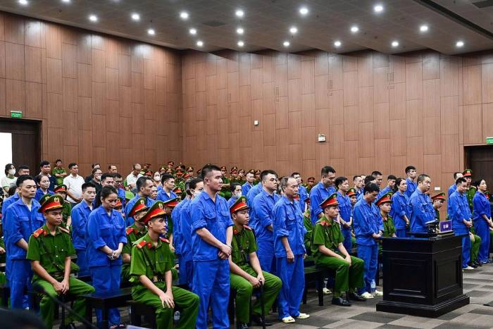 Các bị cáo tại tòa hôm nay. Ảnh: Danh Lam