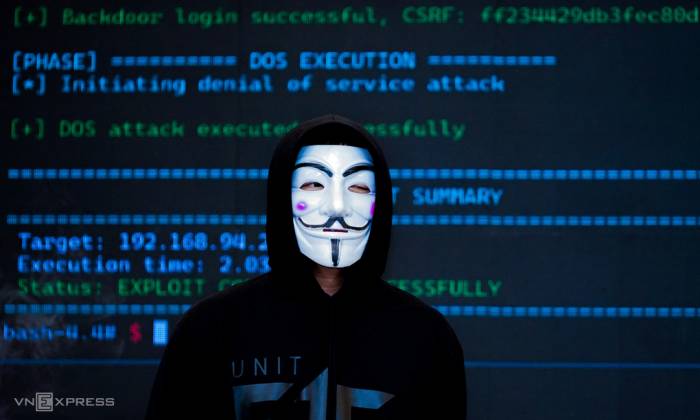 Một người đeo mặt nạ hacker tại một sự kiện về an ninh mạng tại TP HCM. Ảnh: Bảo Lâm