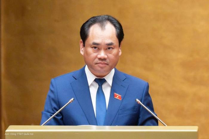 Bộ trưởng Nông nghiệp và Môi trường Trịnh Việt Hùng tại Quốc hội sáng 19/8. Ảnh: Cổng Thông tin điện tử Quốc hội