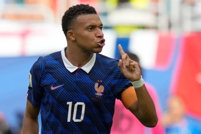 Tiền đạo Kylian Mbappe phản ứng sau khi ghi bàn trong trận Pháp thua Anh 4-6 ở trận tranh giải ba World Cup 2026 trên sân Miami Gardens, bang Florida, Mỹ ngày 18/7. Ảnh: AP