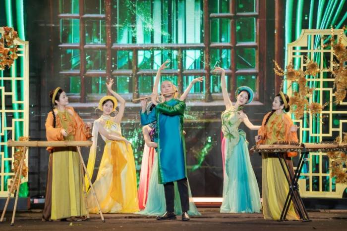 Tiết mục biểu diễn của dàn nhạc dân tộc Sức sống mới
