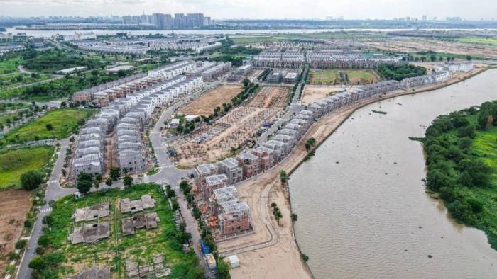 Aqua City đang được đẩy mạnh thi công hoàn thiện trong giai đoạn 2026-2027, khoảng 4.000 kỹ sư, công nhân đang làm việc tại nhiều mũi thi công. Ảnh: Novaland