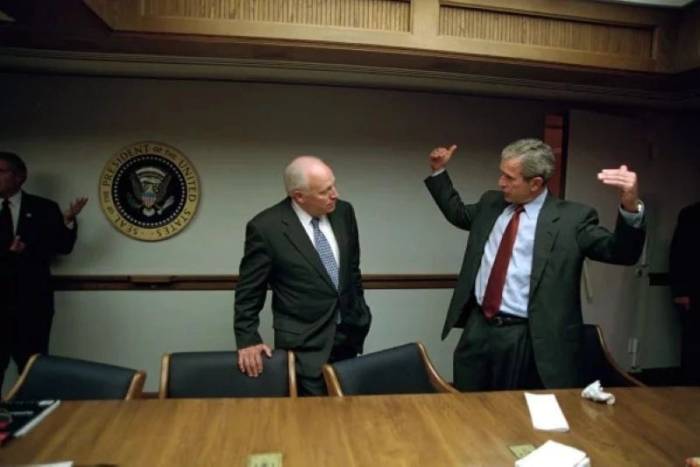 Tổng thống George W. Bush (phải) và phó tổng thống Dick Cheney tại PEOC ngày 11/09/2001. Ảnh: White House