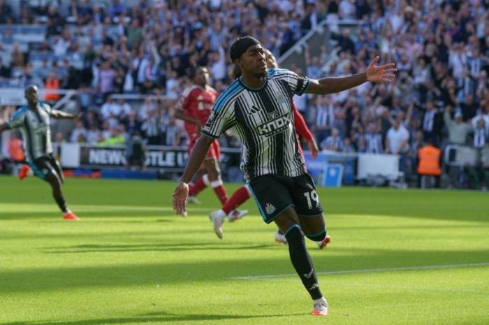 Anthony Elanga ăn mừng bàn mở tỷ số cho Newcastle trong trận đấu với Liverpool tại Ngoại hạng Anh trên sân St James Park, Newcastle, Anh, ngày 23/8/2026. Ảnh: AP
