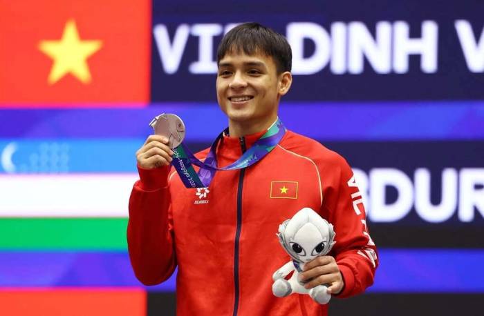 Đinh Văn Tâm giành HC bạc wushu tán thủ hạng 56kg nam tại nhà thi đấu Aichi Budokan, thành phố Nagoya, tỉnh Aichi, Nhật Bản ngày 23/9/2026. Ảnh: Reuters