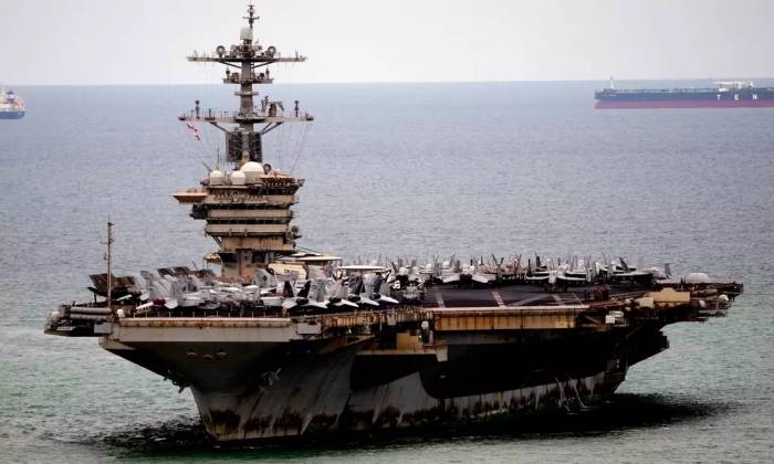 Tàu sân bay USS Abraham Lincoln tại cảng Laem Chabang, Thái Lan ngày 2/9. Ảnh: AP