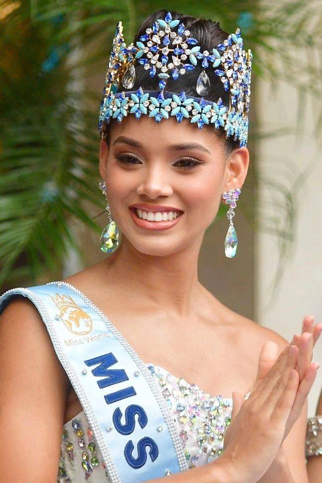 Sắc vóc của Miss World 2026 Joheirry Mola khi tới TP HCM